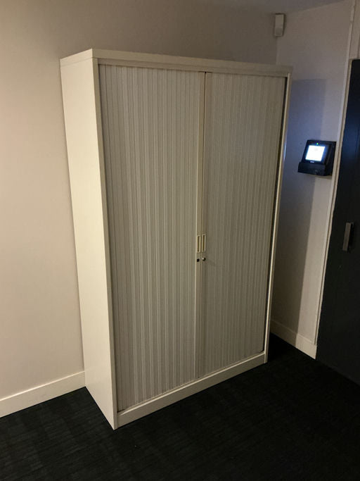 Armoire à rideaux métal gris