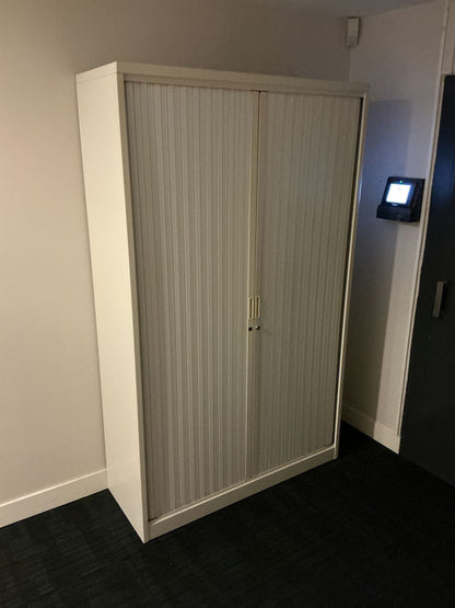 Armoire à rideaux métal gris